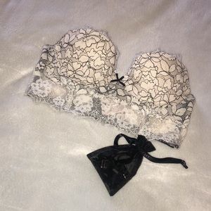 Bustier bra, comes with straps